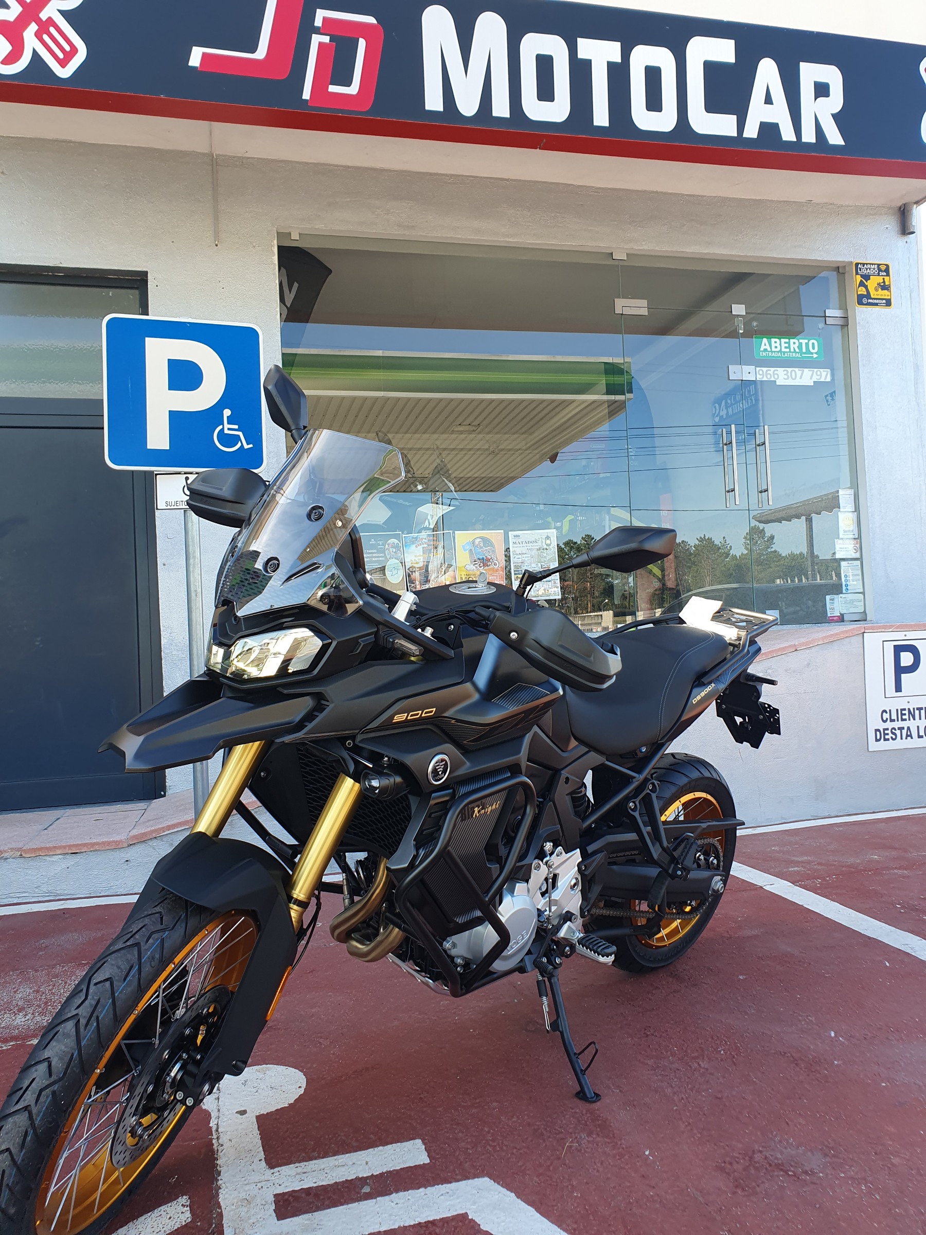 Voge 900 DSX